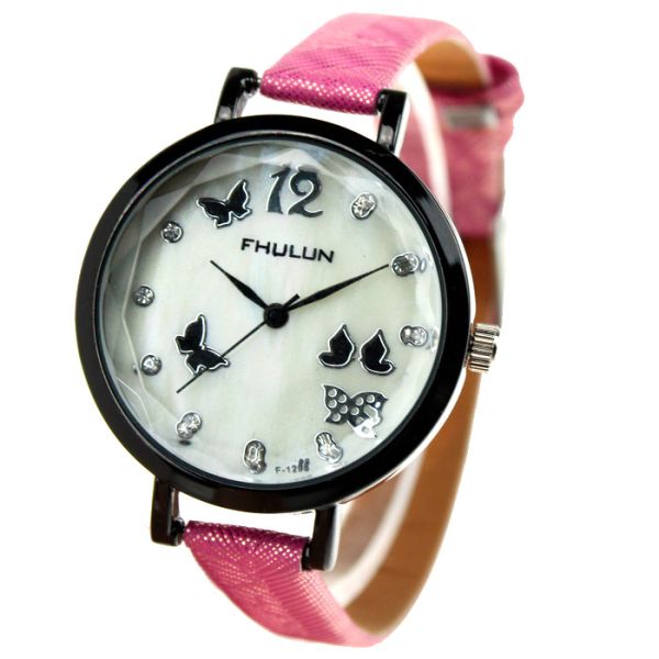 Refined watch with shiny strap